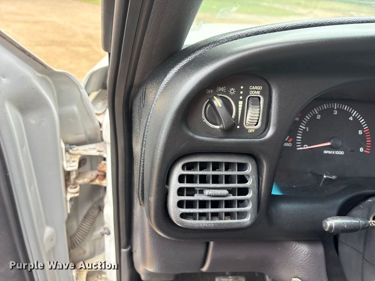 image for item EU0080 1999 Dodge Ram 3500 feed mixer pickup truck