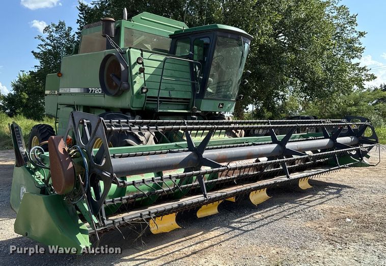 image for item EU2130 1987 John Deere 7720 Titan II combine