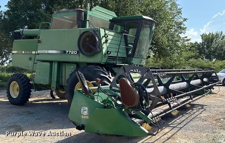 image for item EU2130 1987 John Deere 7720 Titan II combine