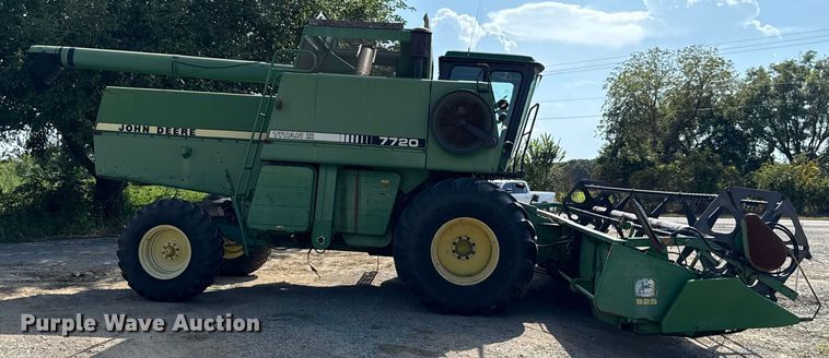 image for item EU2130 1987 John Deere 7720 Titan II combine