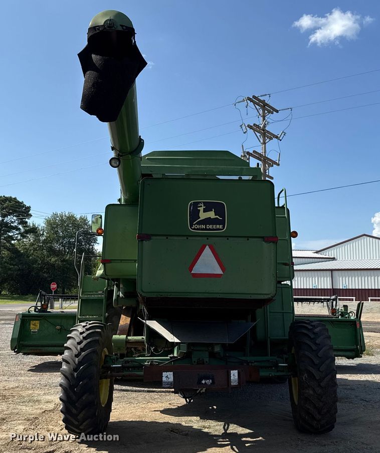 image for item EU2130 1987 John Deere 7720 Titan II combine