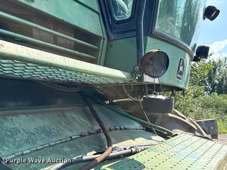 image for item EU2130 1987 John Deere 7720 Titan II combine