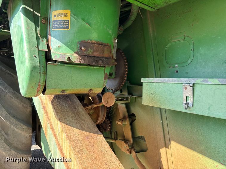 image for item EU2130 1987 John Deere 7720 Titan II combine