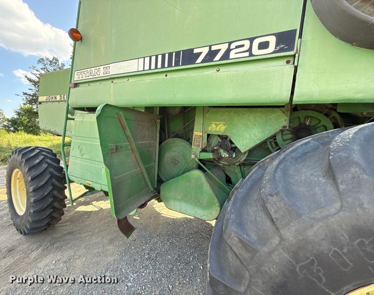 image for item EU2130 1987 John Deere 7720 Titan II combine