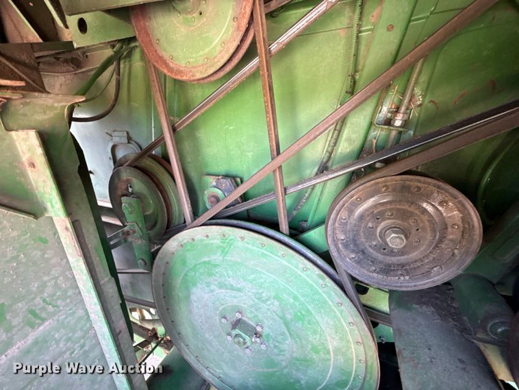 image for item EU2130 1987 John Deere 7720 Titan II combine