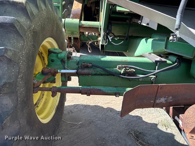 image for item EU2130 1987 John Deere 7720 Titan II combine
