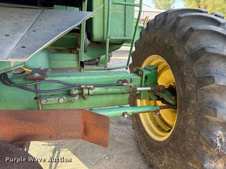 image for item EU2130 1987 John Deere 7720 Titan II combine