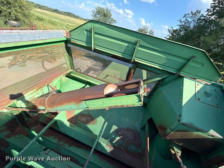 image for item EU2130 1987 John Deere 7720 Titan II combine