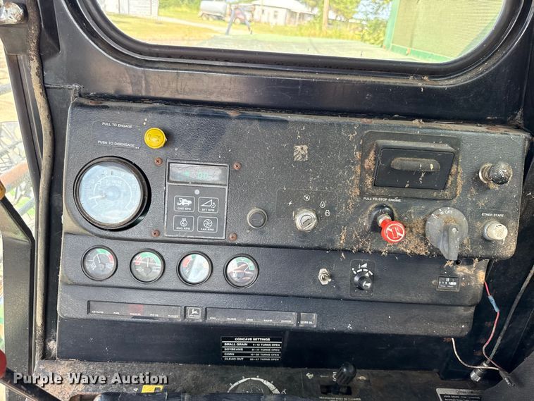 image for item EU2130 1987 John Deere 7720 Titan II combine