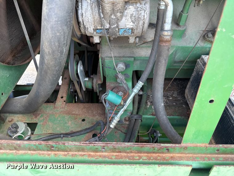 image for item EU2130 1987 John Deere 7720 Titan II combine