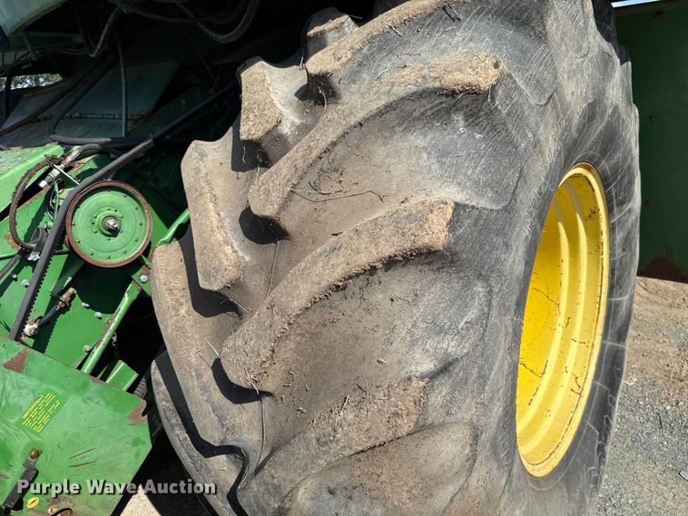 image for item EU2130 1987 John Deere 7720 Titan II combine