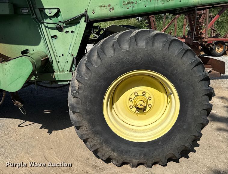 image for item EU2130 1987 John Deere 7720 Titan II combine