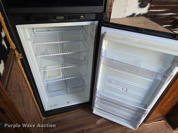 image for item EU3545 2001 Shop built horse trailer