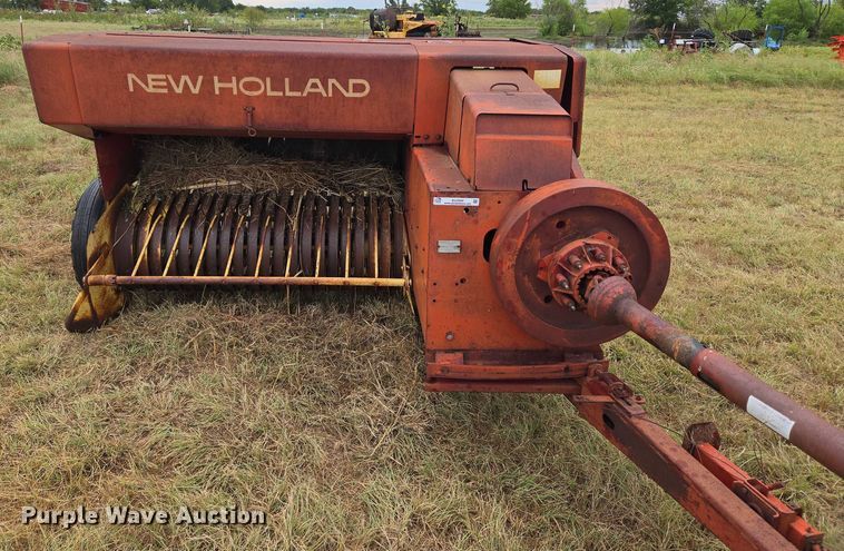 image for item EU3560 New Holland 276 small square baler