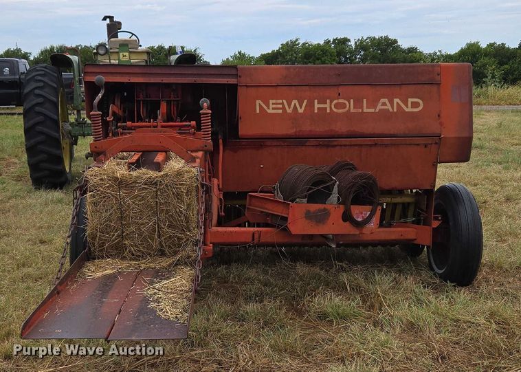 image for item EU3560 New Holland 276 small square baler