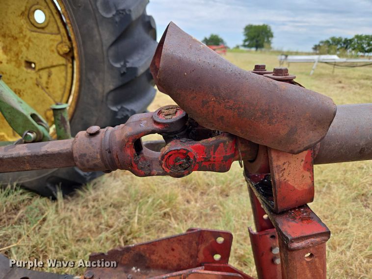 image for item EU3560 New Holland 276 small square baler