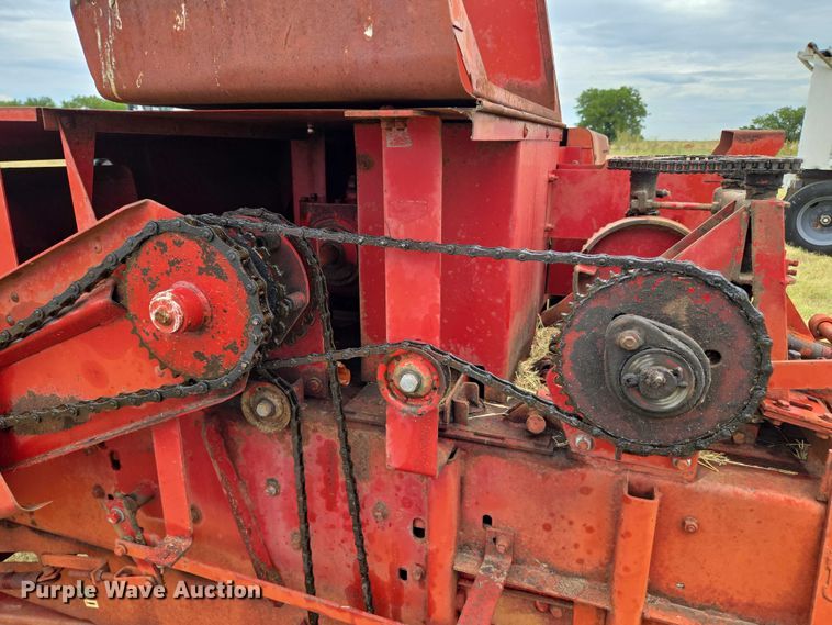 image for item EU3560 New Holland 276 small square baler