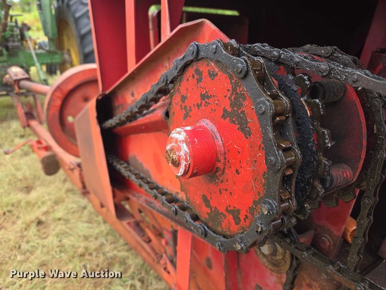 image for item EU3560 New Holland 276 small square baler