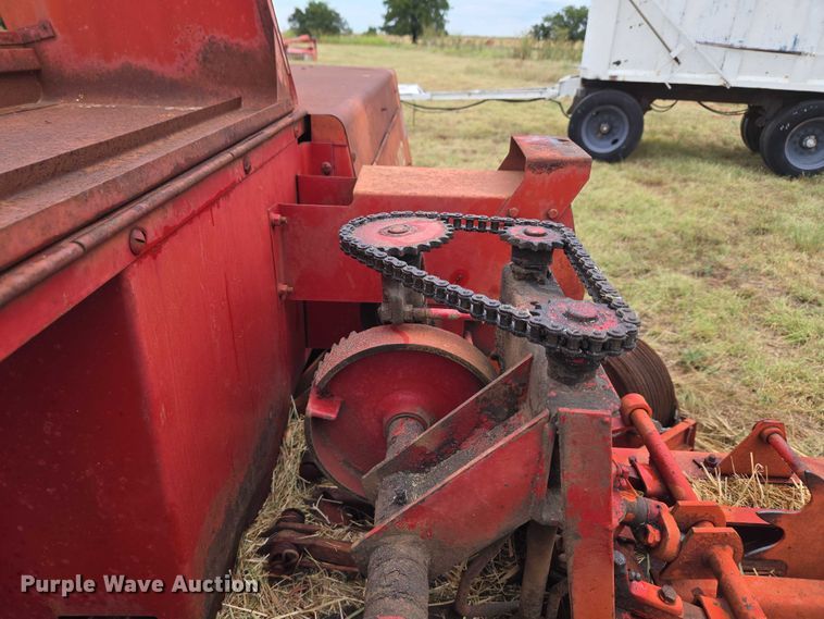 image for item EU3560 New Holland 276 small square baler