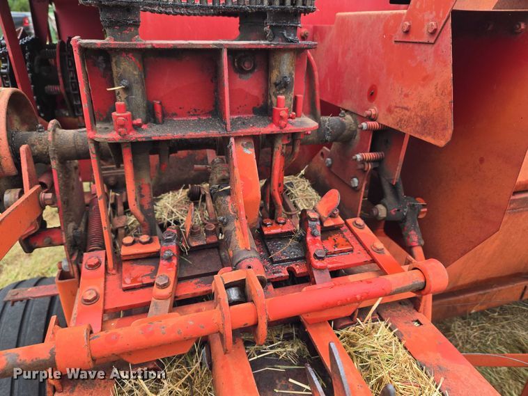 image for item EU3560 New Holland 276 small square baler