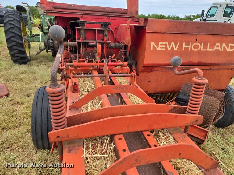 image for item EU3560 New Holland 276 small square baler