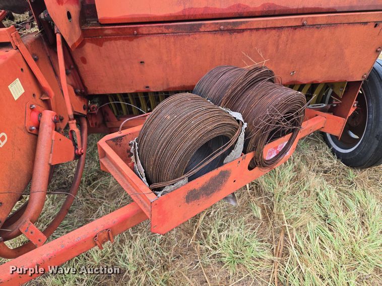 image for item EU3560 New Holland 276 small square baler