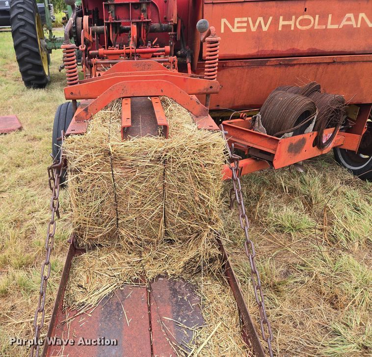 image for item EU3560 New Holland 276 small square baler