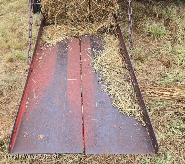 image for item EU3560 New Holland 276 small square baler