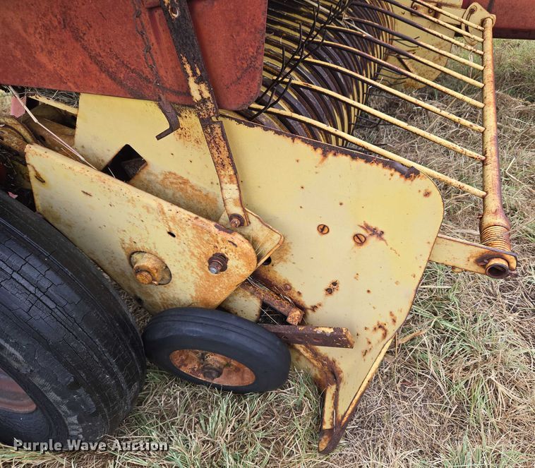 image for item EU3560 New Holland 276 small square baler