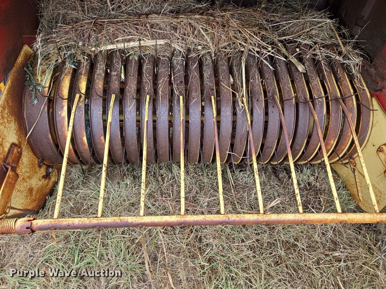 image for item EU3560 New Holland 276 small square baler