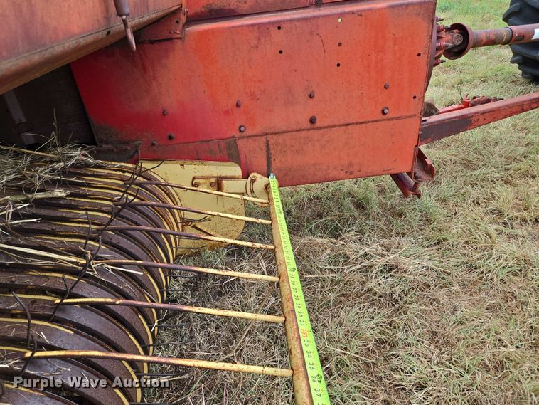 image for item EU3560 New Holland 276 small square baler