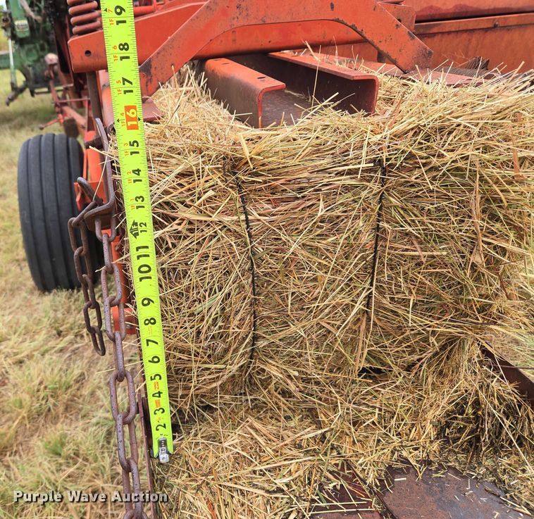 image for item EU3560 New Holland 276 small square baler