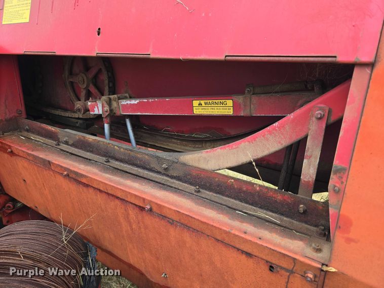 image for item EU3560 New Holland 276 small square baler