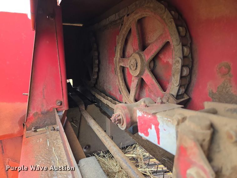 image for item EU3560 New Holland 276 small square baler