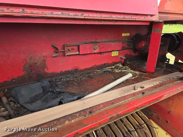 image for item EU3560 New Holland 276 small square baler