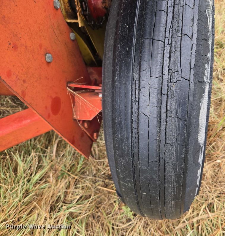 image for item EU3560 New Holland 276 small square baler