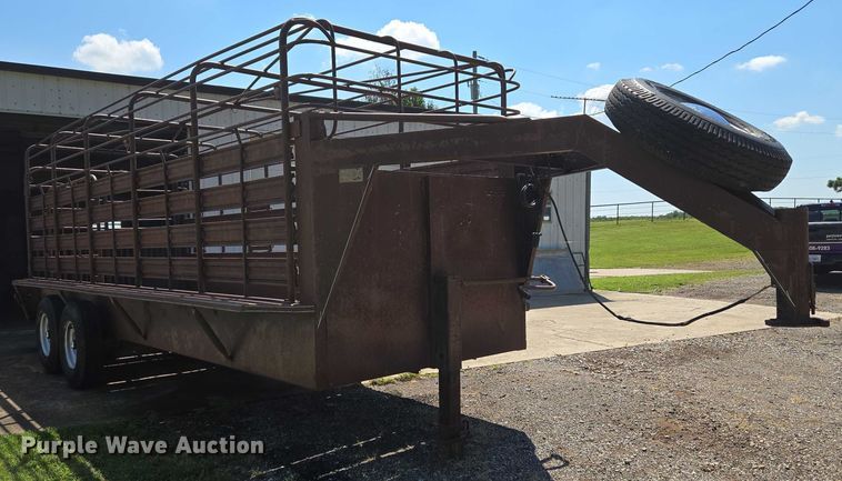 image for item EU3568 1982 W-W Trailer Manufacturers livestock trailer