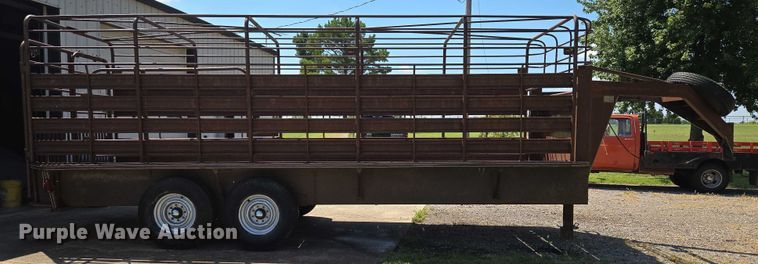 image for item EU3568 1982 W-W Trailer Manufacturers livestock trailer