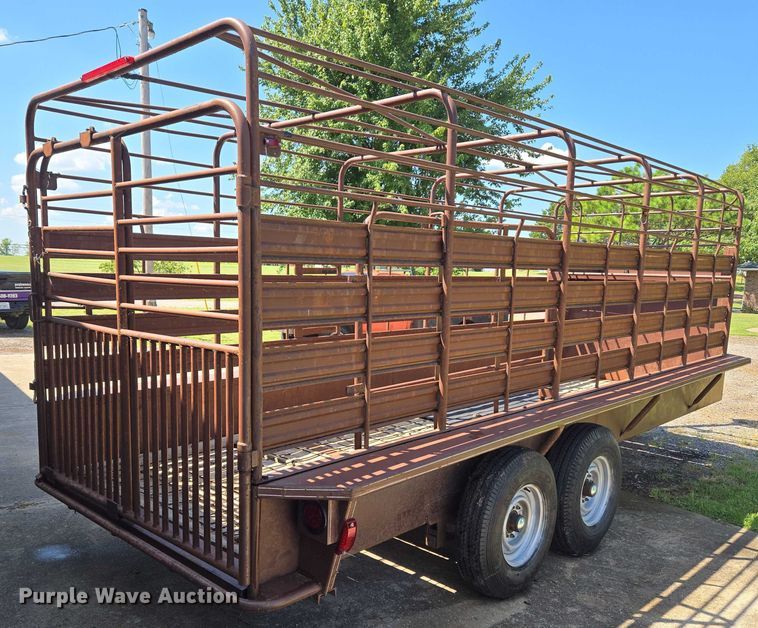 image for item EU3568 1982 W-W Trailer Manufacturers livestock trailer