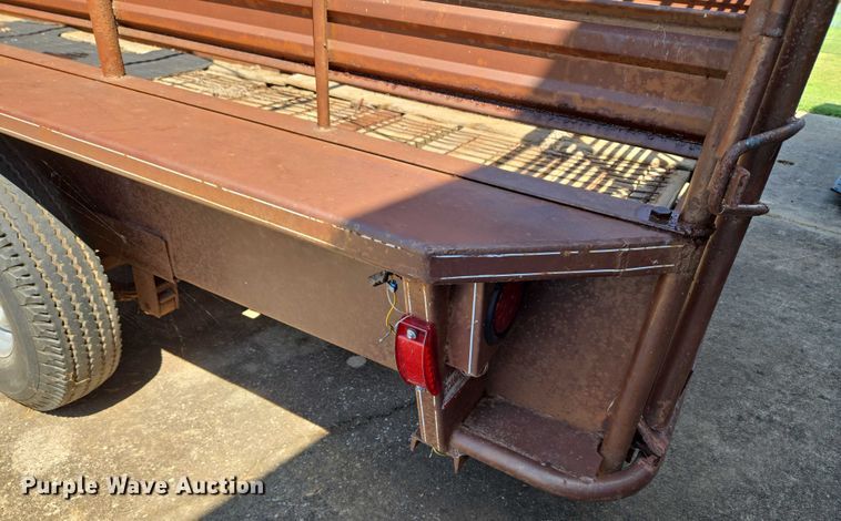 image for item EU3568 1982 W-W Trailer Manufacturers livestock trailer