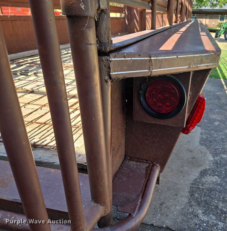 image for item EU3568 1982 W-W Trailer Manufacturers livestock trailer