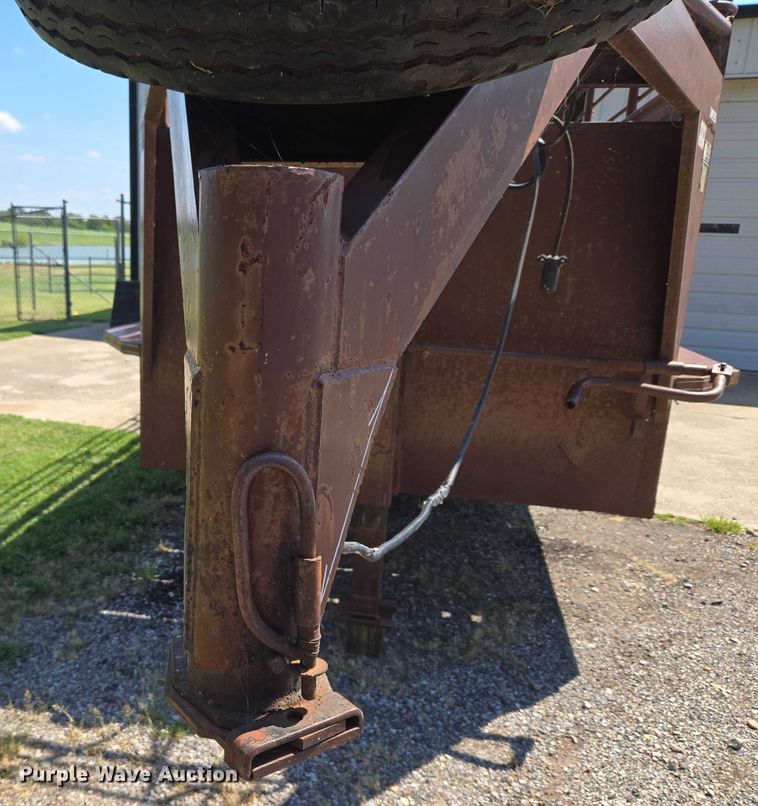 image for item EU3568 1982 W-W Trailer Manufacturers livestock trailer