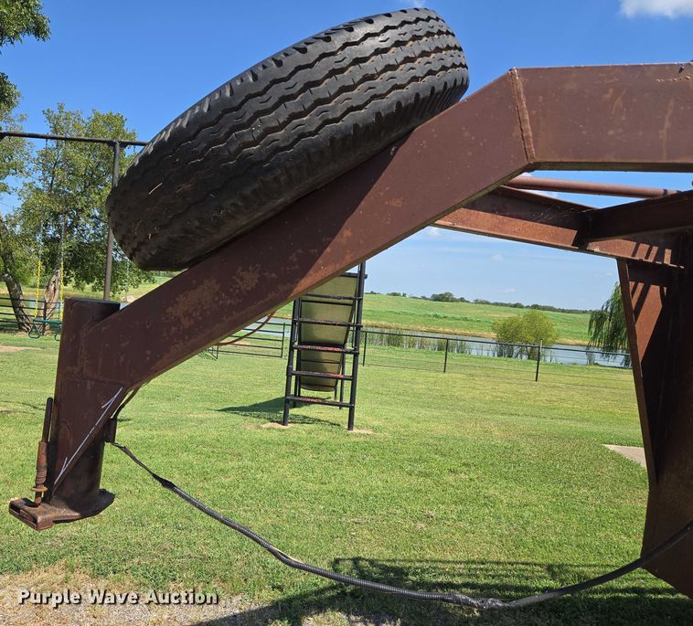 image for item EU3568 1982 W-W Trailer Manufacturers livestock trailer