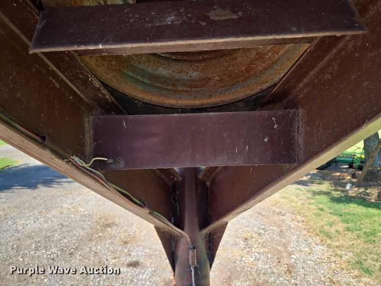 image for item EU3568 1982 W-W Trailer Manufacturers livestock trailer