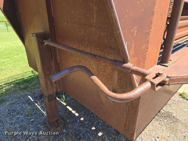 image for item EU3568 1982 W-W Trailer Manufacturers livestock trailer