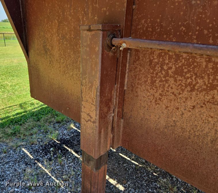 image for item EU3568 1982 W-W Trailer Manufacturers livestock trailer