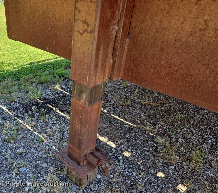 image for item EU3568 1982 W-W Trailer Manufacturers livestock trailer