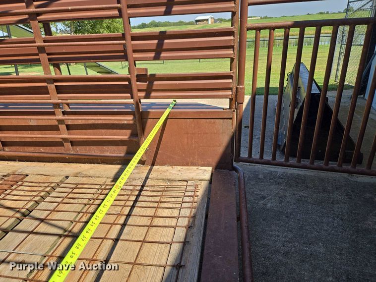 image for item EU3568 1982 W-W Trailer Manufacturers livestock trailer