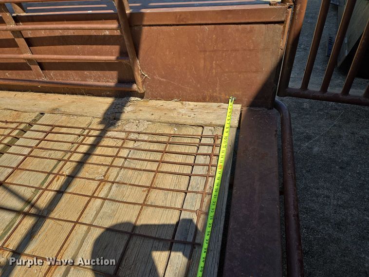 image for item EU3568 1982 W-W Trailer Manufacturers livestock trailer