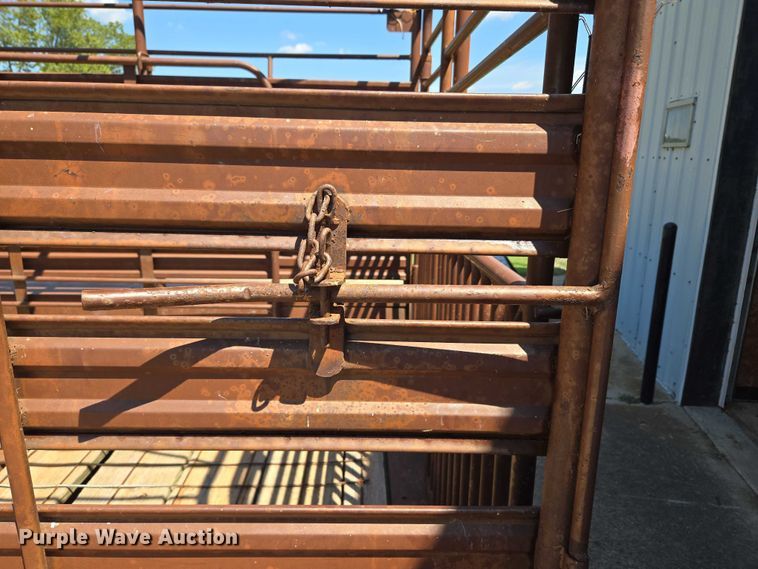 image for item EU3568 1982 W-W Trailer Manufacturers livestock trailer